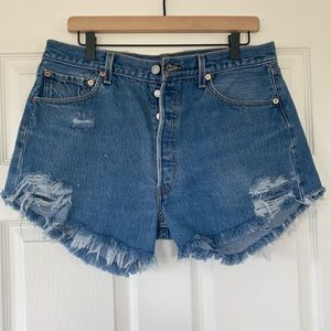 Levi’s 501 distressed high wasted shorts W36